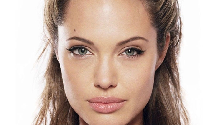 Angelina Jolie - Brow Lift